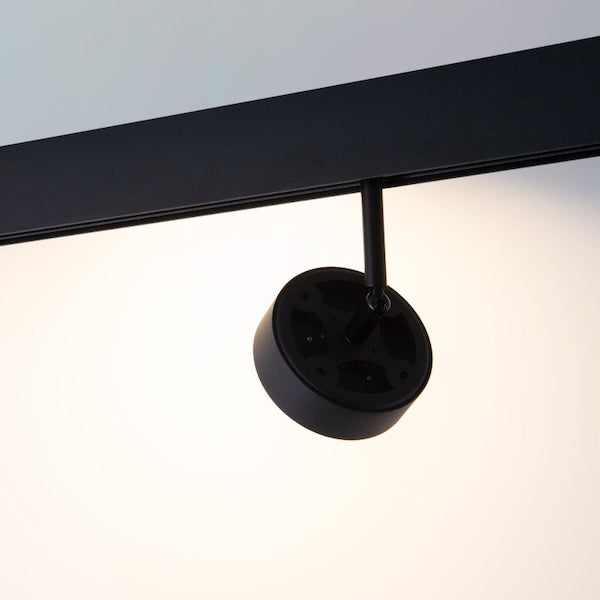 kružna led svjetiljka za magnetnu rasvjetu - snage 12w - osram led - prikaz kako svjetli toplom bojom svjetla