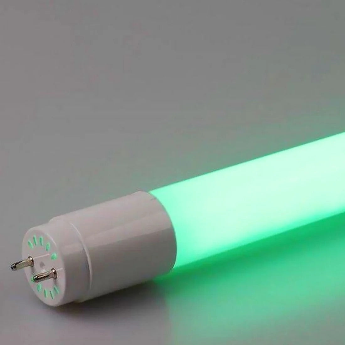 led cijev zelena boja 120 cm dužine - prikaz kako svjetli zelenom bojom