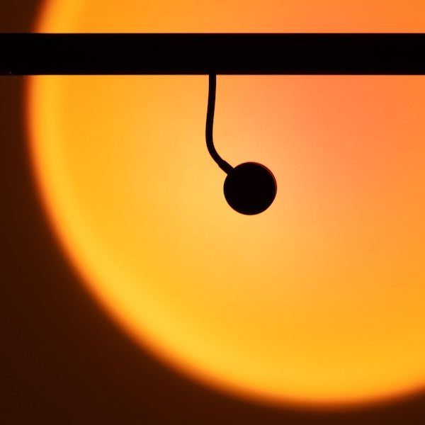 led magnetna svjetiljka tračna sa efektom zalaska sunca na zidu