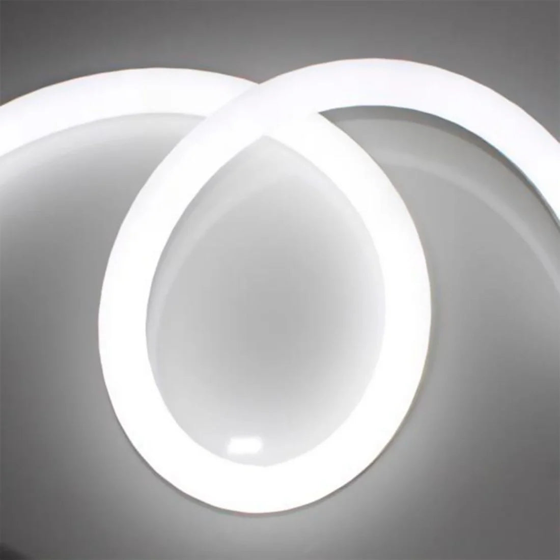 led neon flex 360 stupnjeva svjetli bijelom bojom