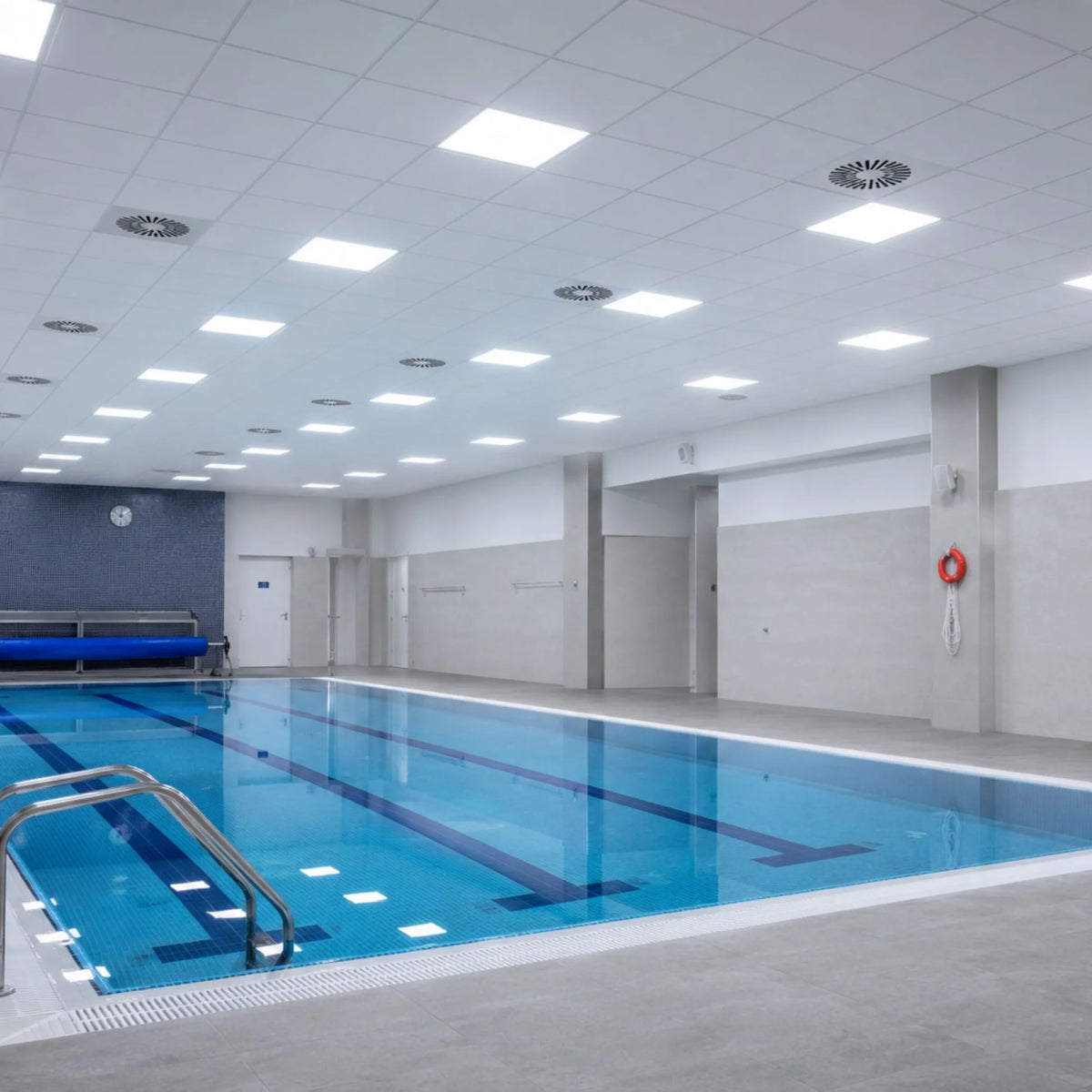 led panel 60x60 - prikaz kako svjetli u bazenu