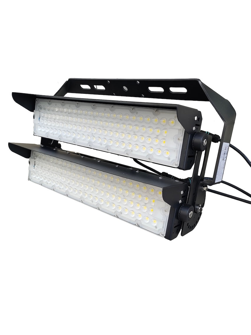 led reflektor 500w crne boje na bijeloj pozadini