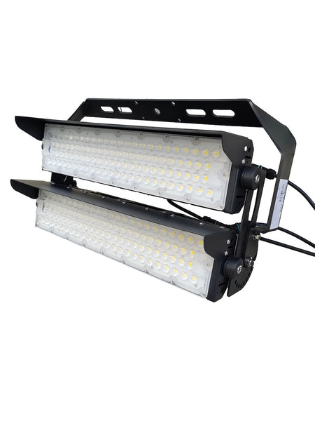led reflektor 500w crne boje na bijeloj pozadini