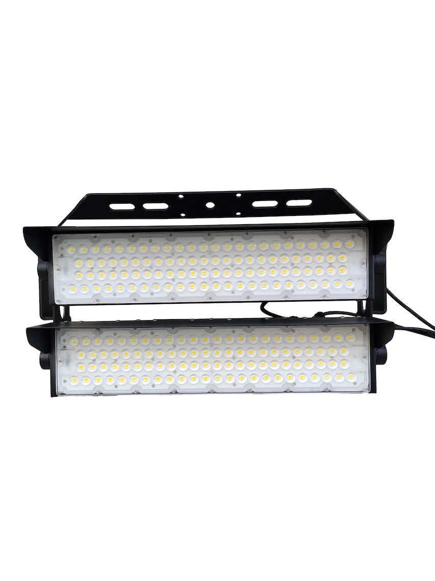 led reflektor 500w slikan na bijeloj pozadini