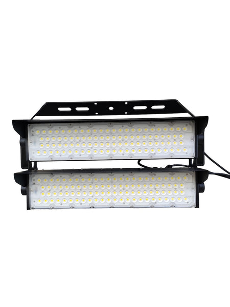led reflektor 500w slikan na bijeloj pozadini