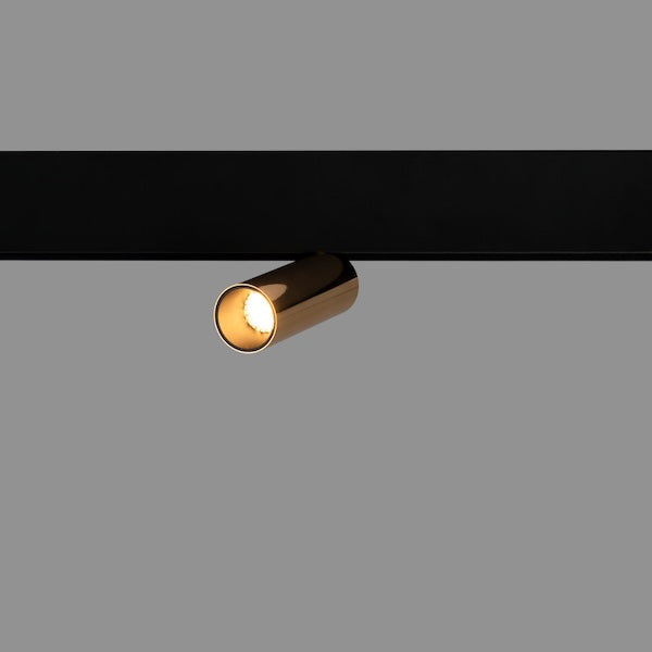 led reflektor za magnetnu rasvjetu - prikaz kako svjetli na crnoj šini za magnetnu rasvjetu