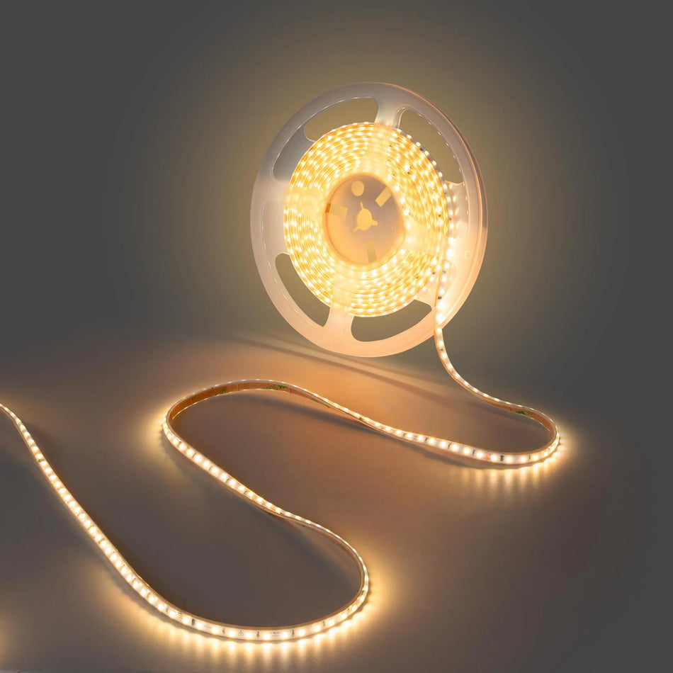 led traka 220v prikaz kako svjetli toplom bojom svjetla