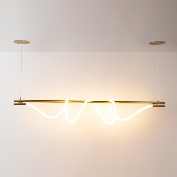 led viseća lampa sa neonskom cijevi u led izvedbi zlatne boje prikaz kako svjetli