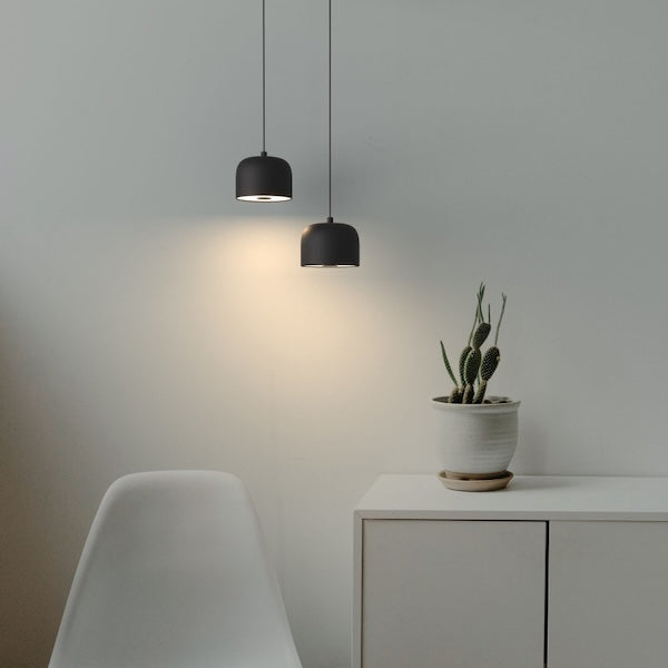 led visilica za magnetnu tračnu rasvjetu crne boje u sobi