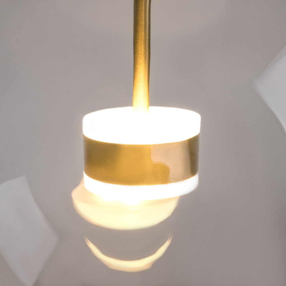 maytoni cometa visilica zlatne boje - prikaz LED diode tople boje svjetla