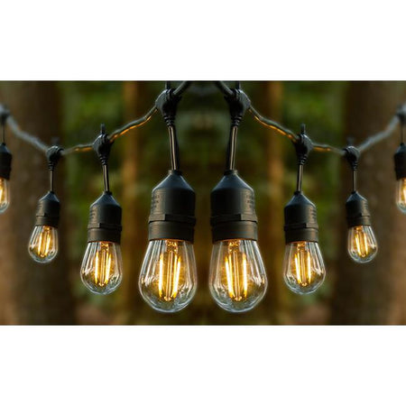 svjetlosni lanac sa led žaruljama koje svjetle toplom bojom svjetla
