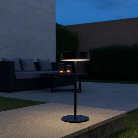 punjive stolne lampe na baterije prikaz kako svjetle na terasi