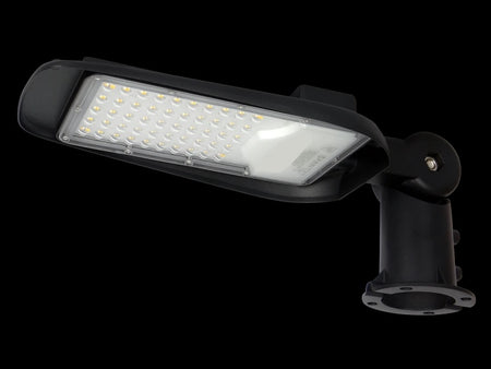 ulična lampa crne boje na crnoj pozadini