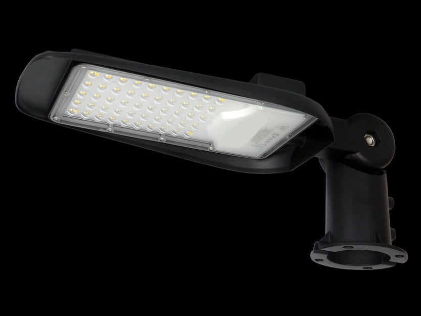ulična lampa crne boje na crnoj pozadini