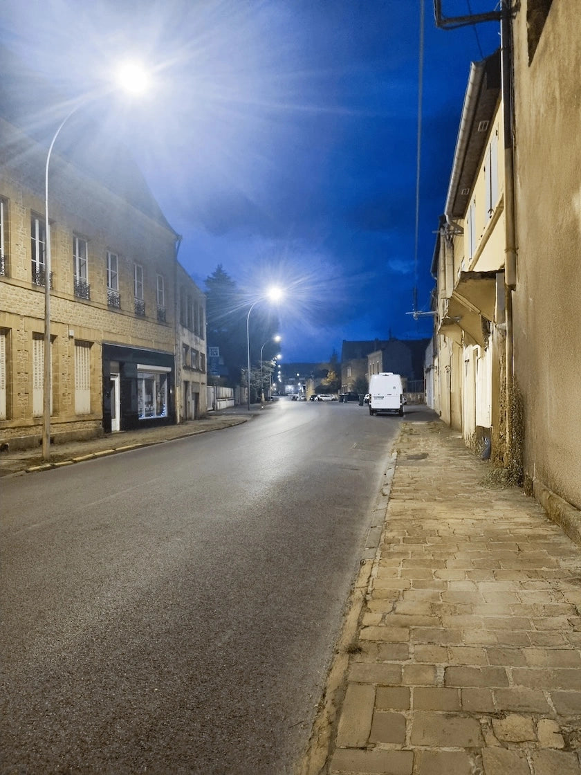 ulična rasvjeta prikaz kako svjetli na ulici