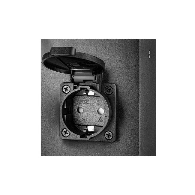 vanjska podna rasvjeta sa utičnicom - crne boje - prikaz utičnice slikano izbliza