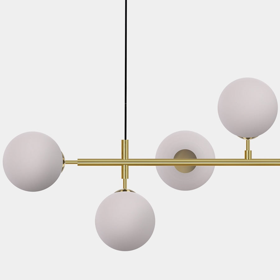 viseća lampa zlatne boje sa kuglama 