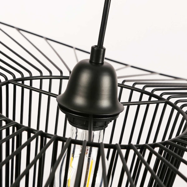 viseća LED lampa crna prikaz izbliza