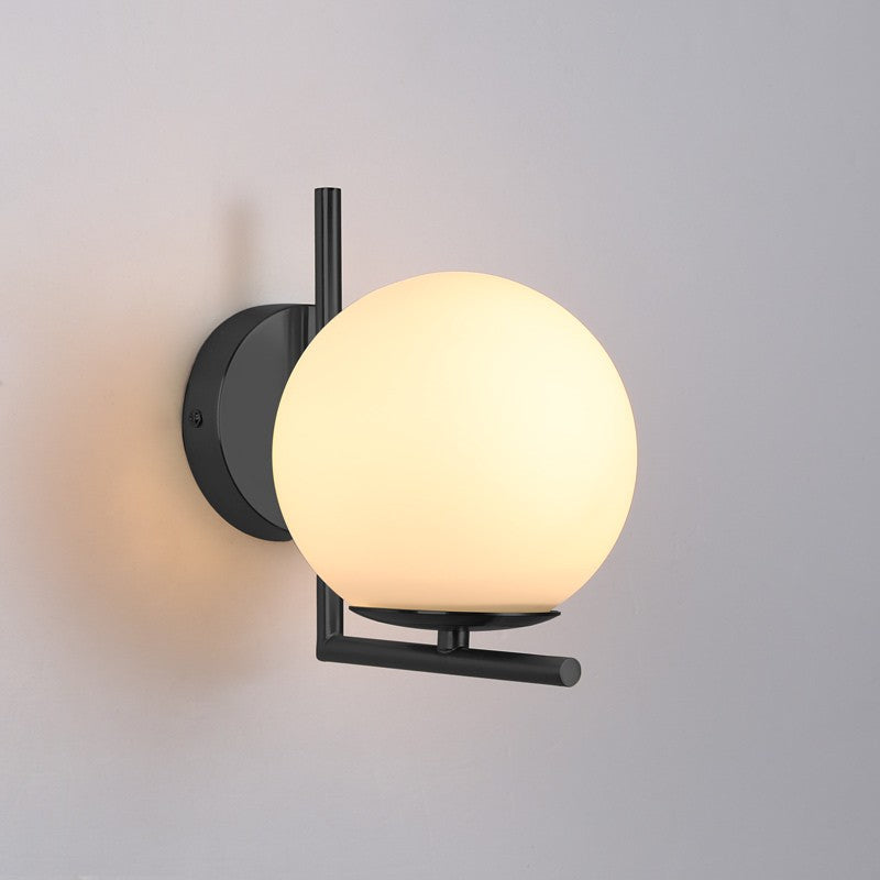 zidne lampe za dnevni boravak crne boje prikazne kako svjetle